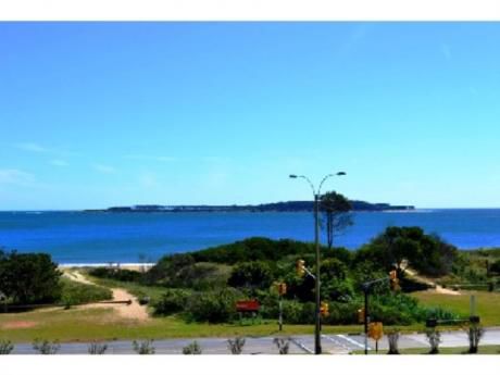 Apartamentos En Playa Mansa: Sgt2102a