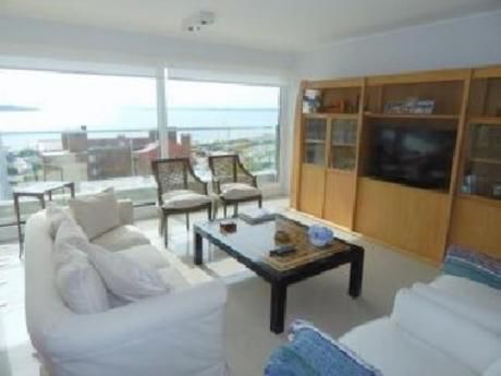 Apartamentos En Playa Mansa: Sgt2289a