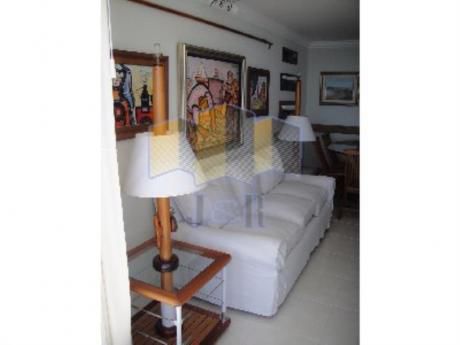 Apartamentos En Playa Mansa: Jyr1641a