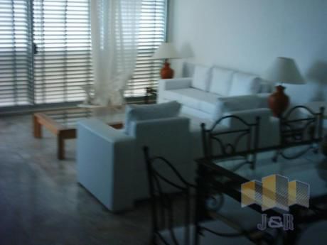 Apartamentos En Playa Mansa: Jyr722a