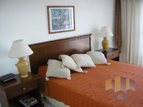 Apartamentos En Playa Brava: Jyr755a