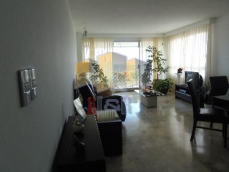 Apartamentos En Playa Mansa: Jyr823a