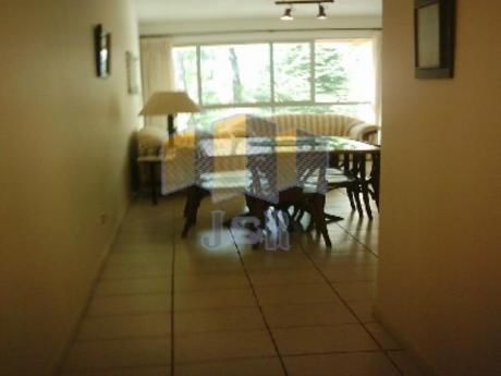 Apartamentos En Playa Mansa: Jyr923a