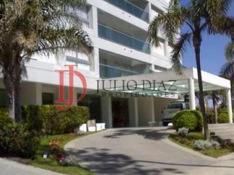 Apartamentos En Playa Mansa: Jdi3694a