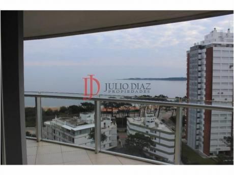 Apartamentos En Playa Mansa: Jdi4920a