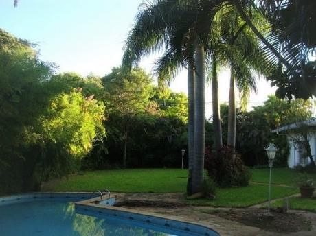 Se Vende Amplia Residencia De 780 M2. En Asunción, Zona Villa Morra