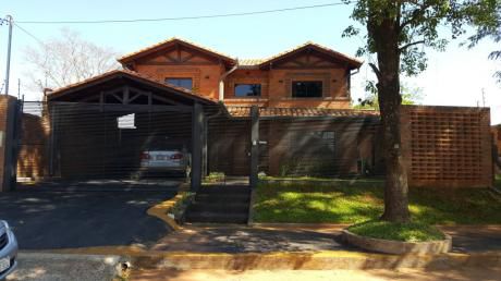 Vendo Hermosa Residencia En Villa Elisa.-