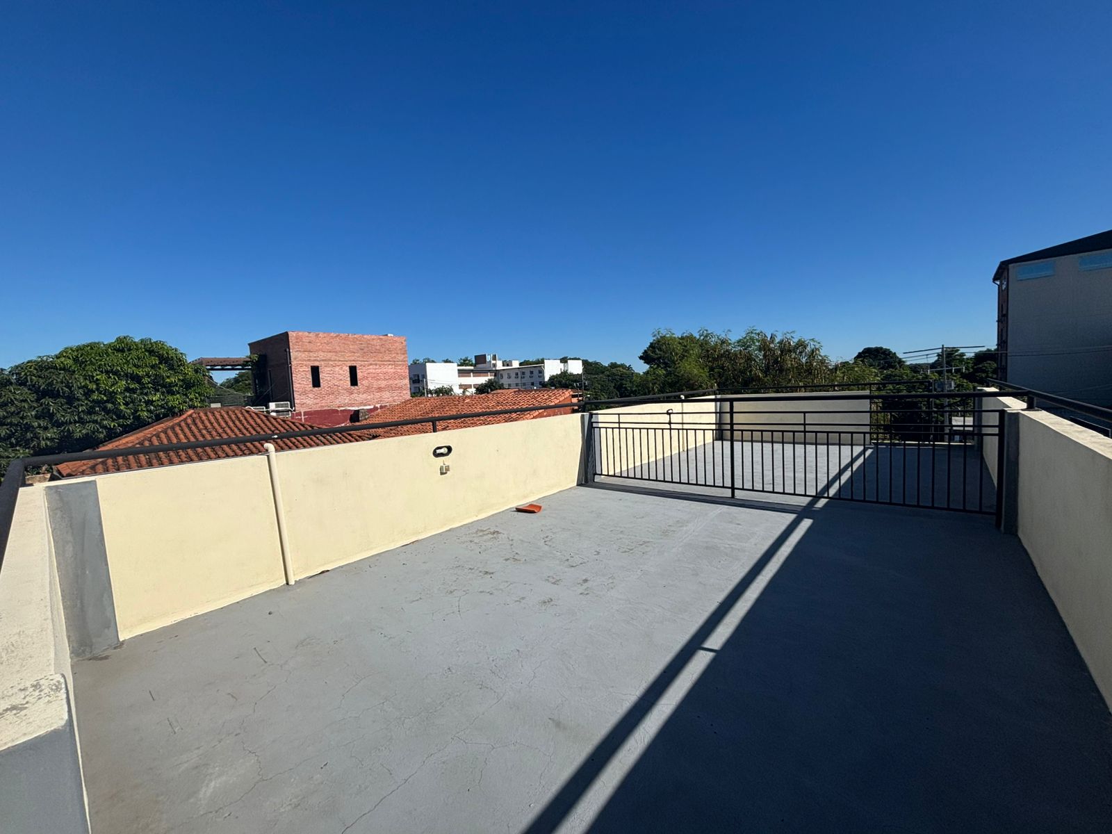 AQUILO DÚPLEX A ESTRENAR DE 3 HABITACIONES FDO. NORTE ZONA IPS INGAVI — foto 2