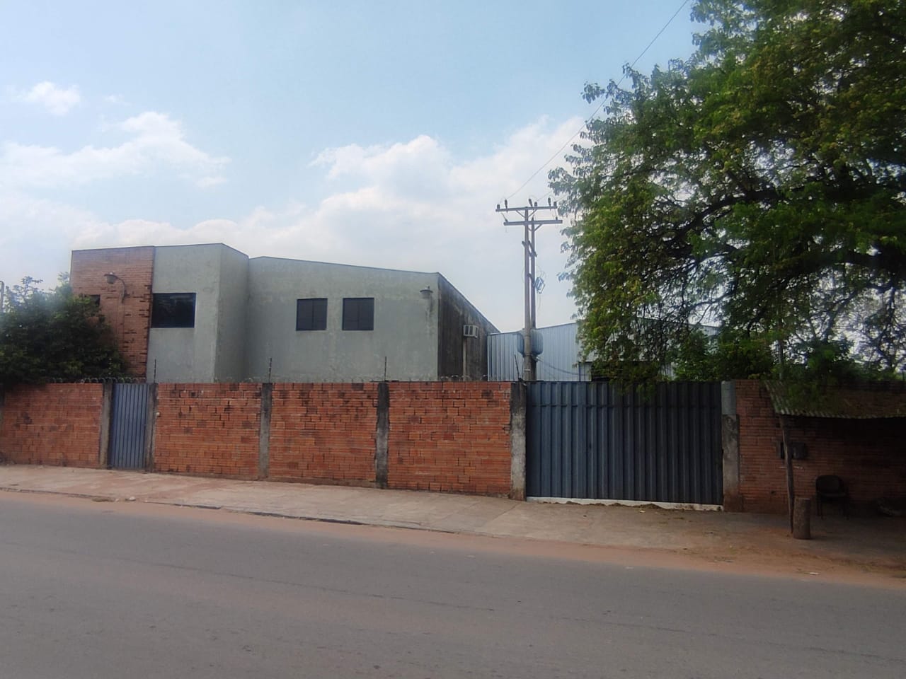 ALQUILO DEPÓSITO  CON OFICINAS EN 2 PLANTAS ZONA CIT . ASUNCIÓN — foto 2