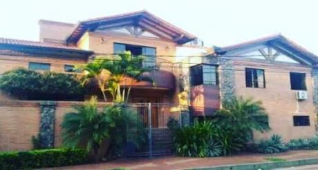 Capital Vende Hermosa Casa De 4 Niveles En Barrio Tembetary!!