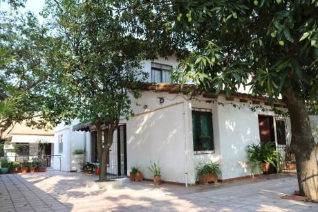 Vendo Muy Bonita Casa Por La Av. Paragua Entre 3ro Y 4to Anillo