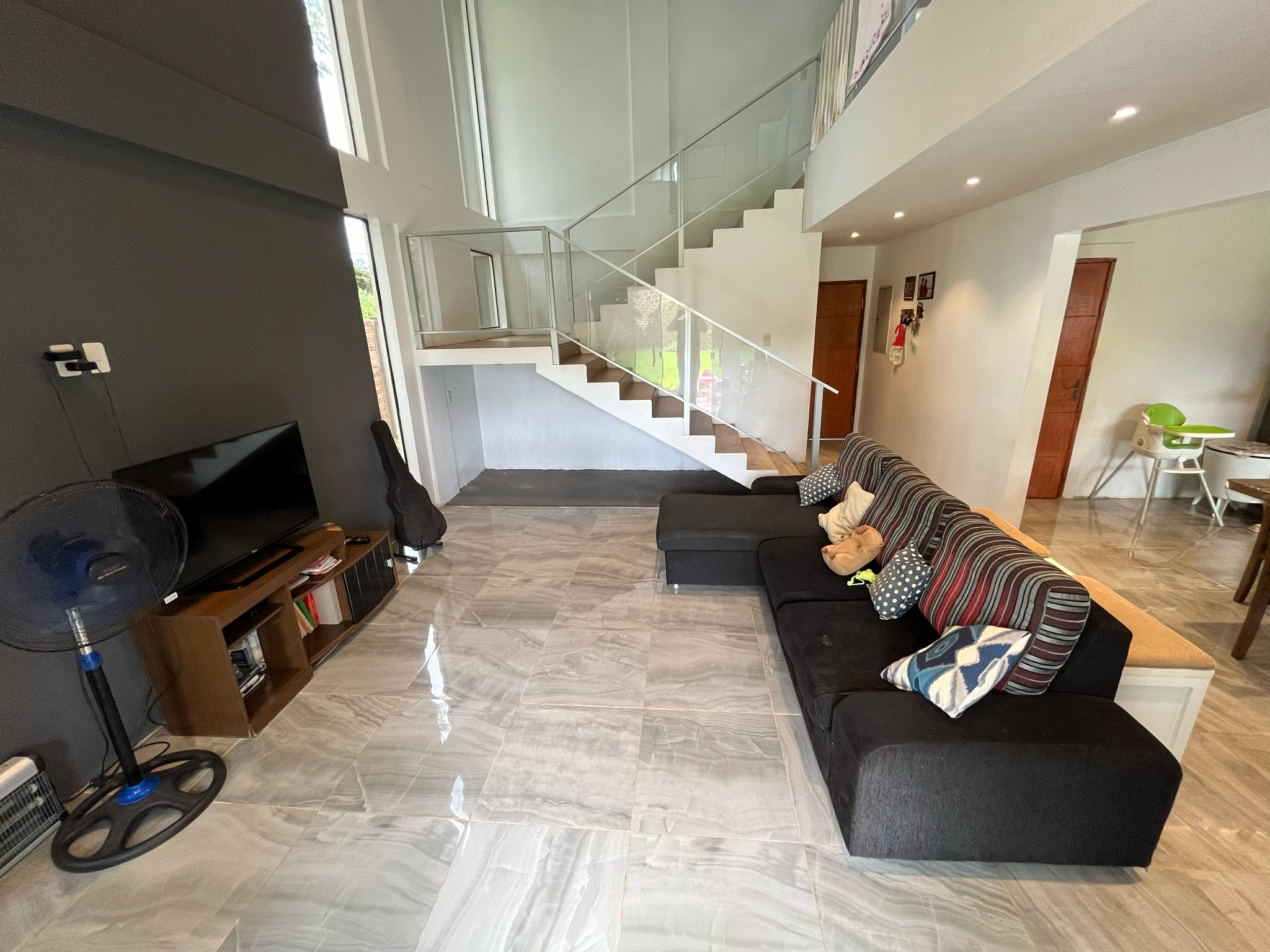 Hermosa Residencia De Dos Plantas En Venta - Barrio Espíritu Santo - Cambyreta — foto 3
