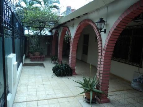 Casa Independiente En Alquiler Zona Parque Urbano.