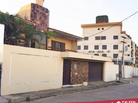 Casa Grande Zona Av. Banzer Dentro Del 4º Anillo En Venta.