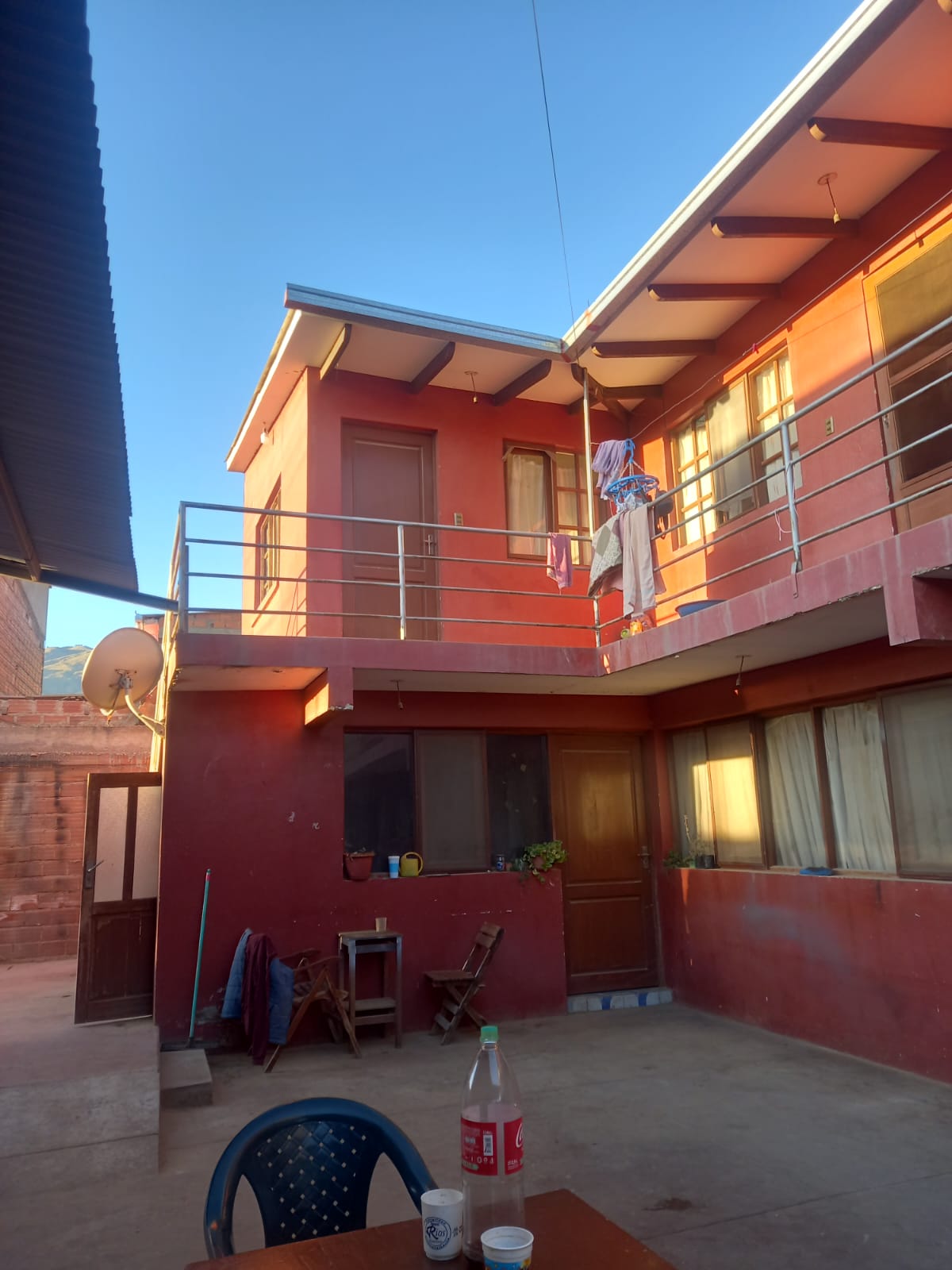 Casa 2 Plantas Con Amplio Espacio Para Taller