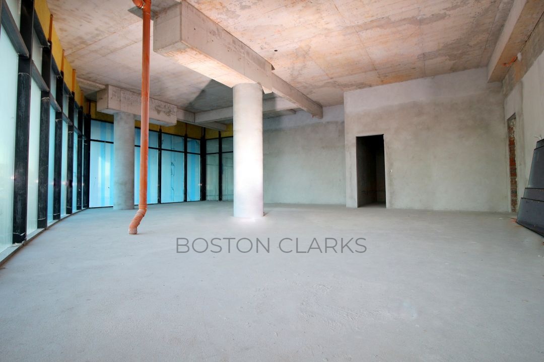 Local Comercial En Alquiler: 260 M2 En Forum, Puerto De Buceo Sobre Rambla.