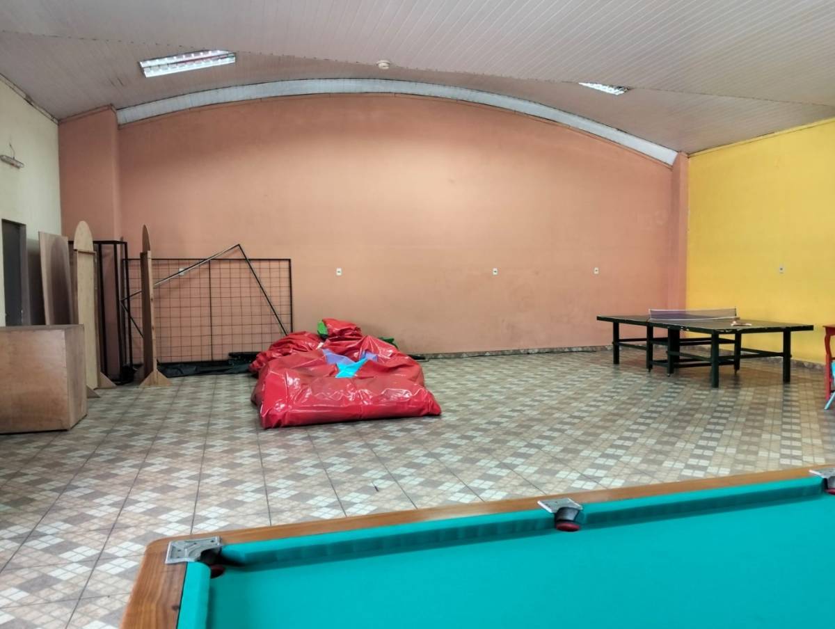 ALQUILO IMPECABLE SALON COMERCIAL — foto 3