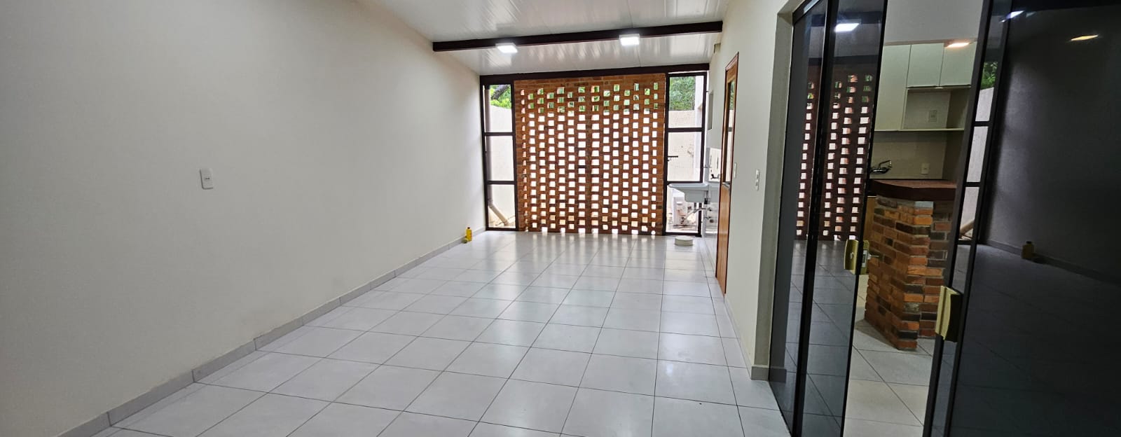 Alquilo hermoso y amplio departamento - Zona Yatch, Lambare — foto 2