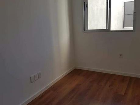 Atención Inversores! 2 Dorm. Con Patio Y Garage, Zona Centro.