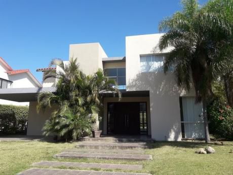 Colinas Del Urubo Comoda Casa En Alquiler