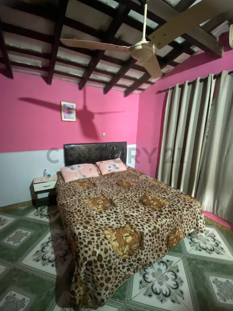 VENDO AMPLIA CASA EN BARRIO HIPODROMO — foto 2