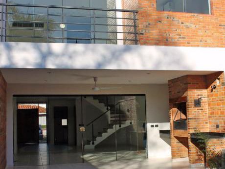 Duplex En Barrio Mburucuya