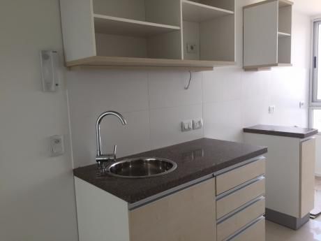 Venta De Apartamento De 3 Dormitorios, Y Garaje. Parque Batlle -