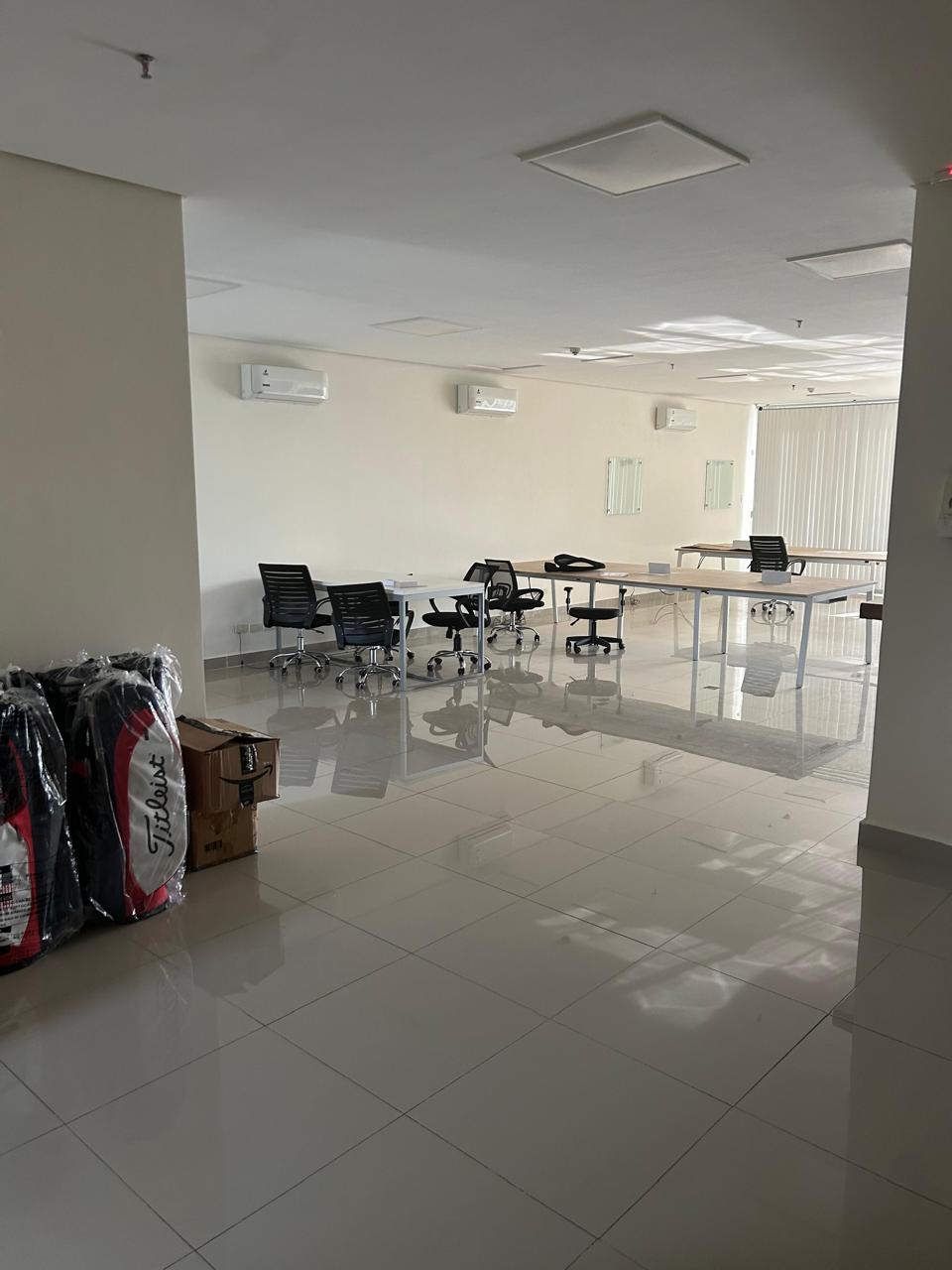 EN ALQUILER MODERNO EDIFICIO CORPORATIVO EN BARRIO YCUA SATI — foto 2