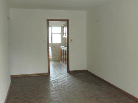 Apartamento De 2 Dormitorios, Con Garage!