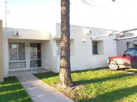 Inmobiliaria Ofrece: En Venta Y/o Alquiler, Casa En Condominio En Sevilla