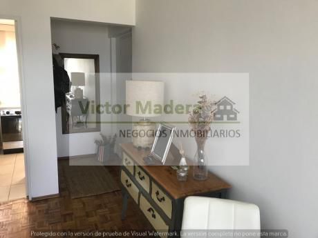Apartamento Frente Rambla Malvín De Dos Dormitorios Con Garage