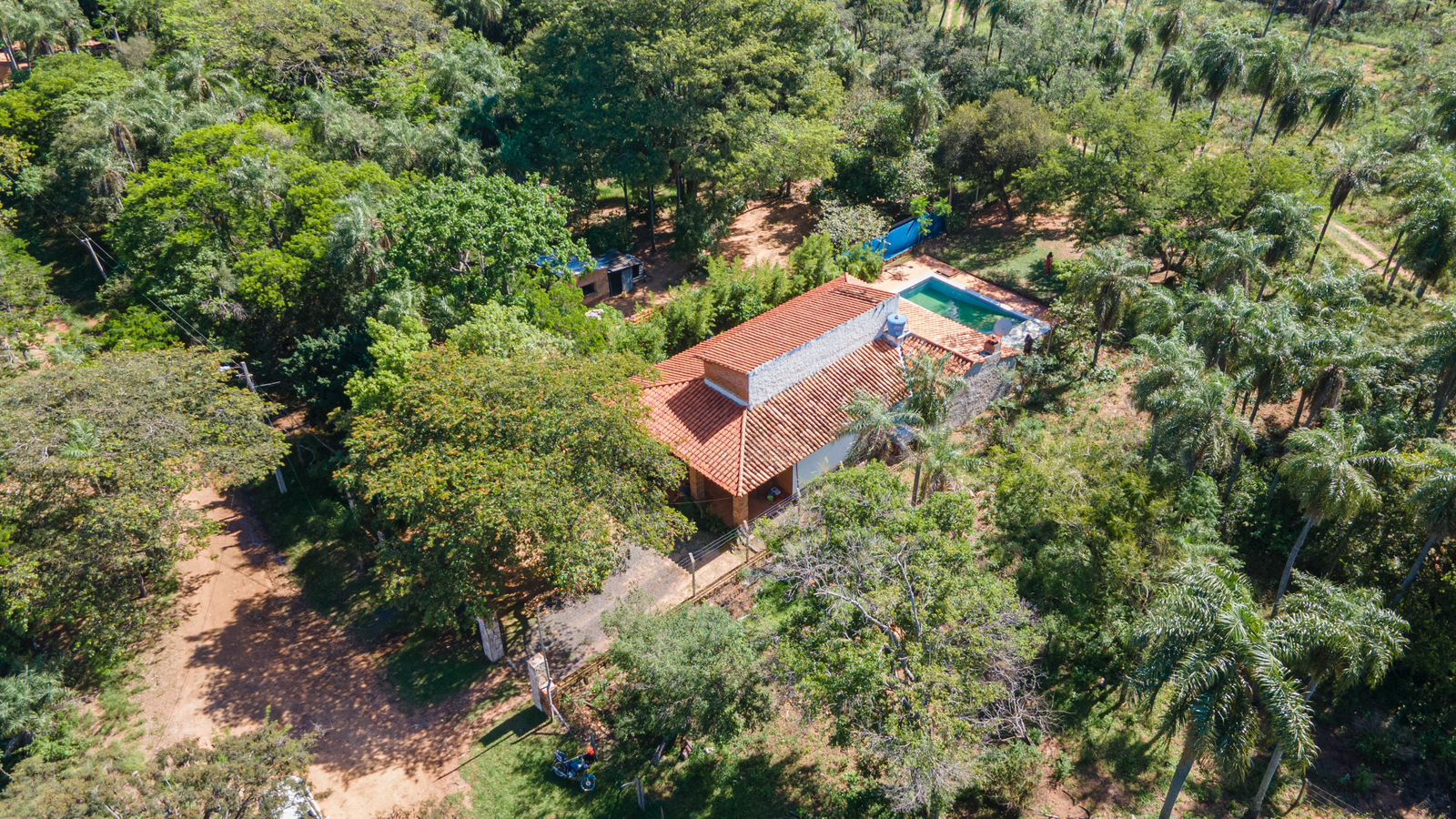 EN VENTA AMPLIA CASA EN SAN BERNARDINO — foto 2