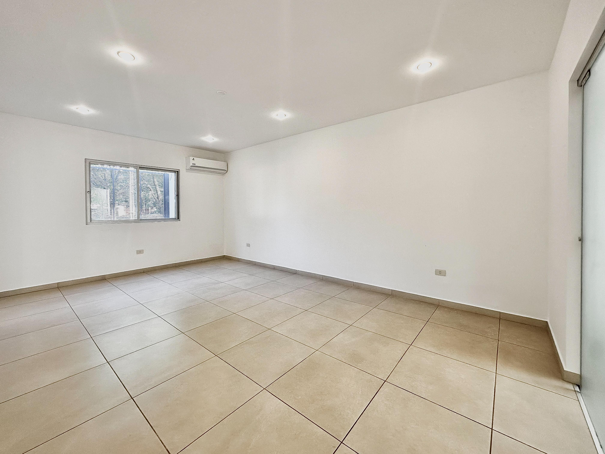 ALQUILO HERMOSO DUPLEX EN BARRIO LOS LAURELES-ASUNCION — photo 3