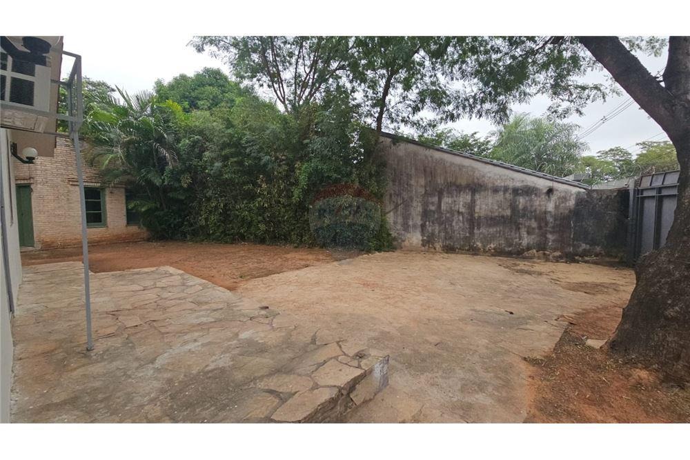 VENDO AMPLIO TERRENO CON CONSTRUCCION EN LAMBARE — foto 3