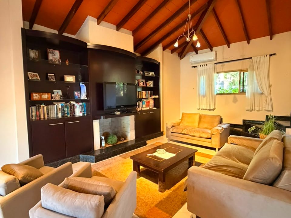 VENDO HERMOSA CASA CON TERRENO DE 1.033 M2 EN PARANÁ COUNTRY CLUB — foto 3