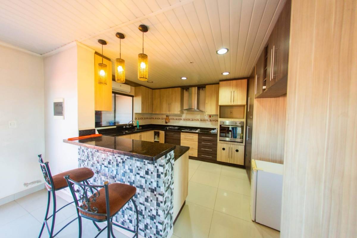 VENDO RESIDENCIA EN FERNANDO DE LA MORA ZONA SUR — foto 3