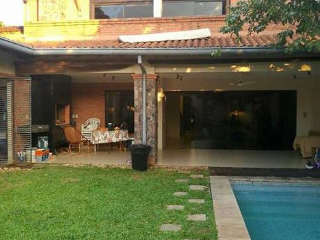 Vendo Casa En Mburucuyá. Zona Colegio Lumen, Casa Rica