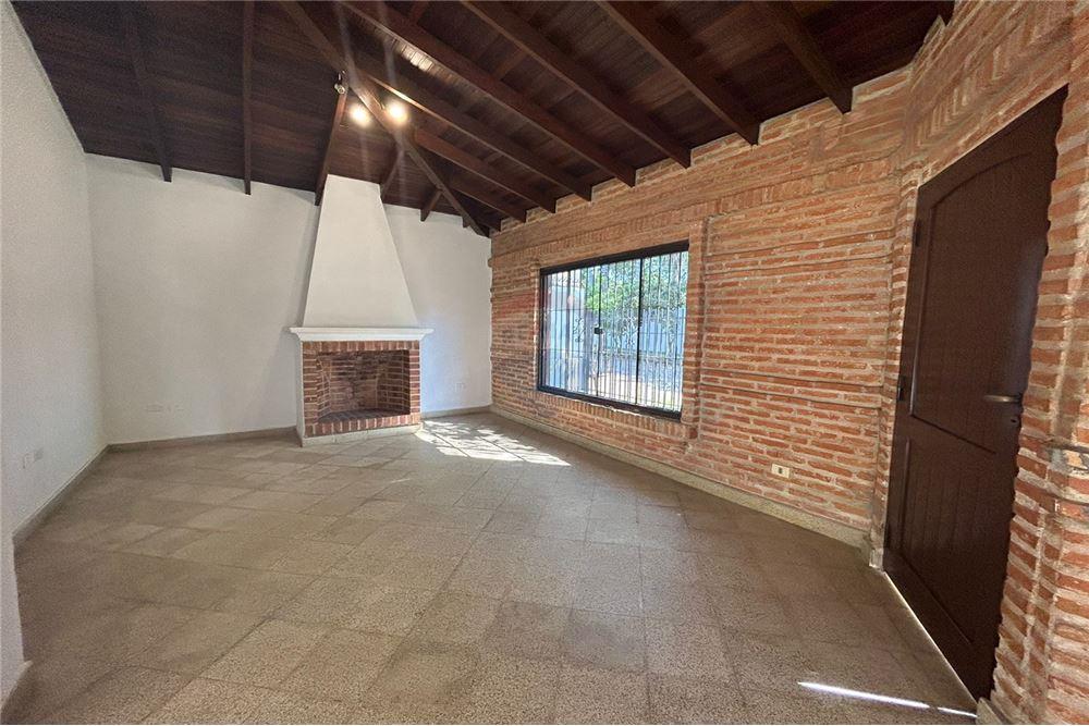 ALQUILO CASA DE 2 DORM. ZONA IPS CENTRAL — foto 3