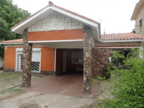 Solido Y Amplio Chalet En Muy Buen Estado