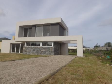 Alquiler Con Opcion A Compra - Estilo De Vanguardia En Altos De La Tahona!