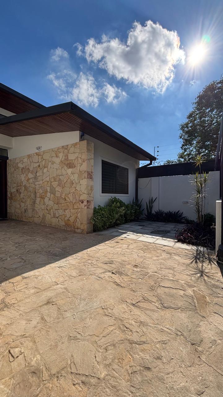 ALQUILO CASA DE 3 DORMITORIOS EN BARRIO JARA — foto 2