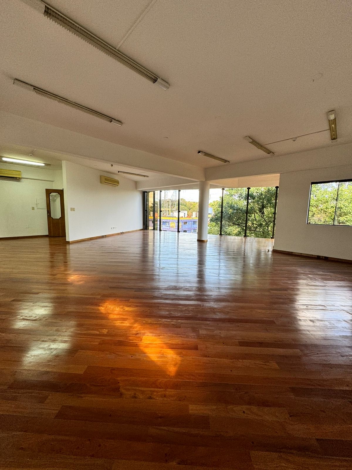 EN ALQUILER OFICINA DE 120m2 ZONA BOGGIANI CON COCHERA — foto 2