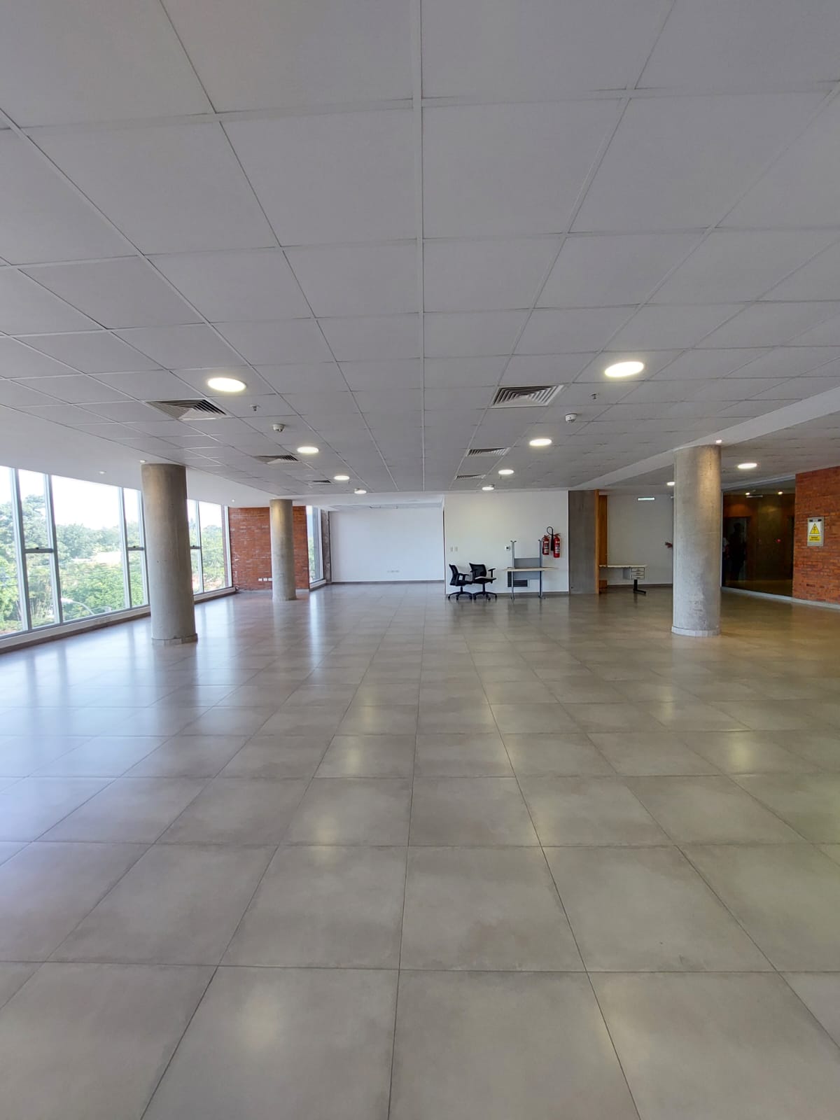 AVDA ESPAÑA EN ALQUILER AMPLIA OFICINA EN EDIFICIO CORPORATIVO — foto 2