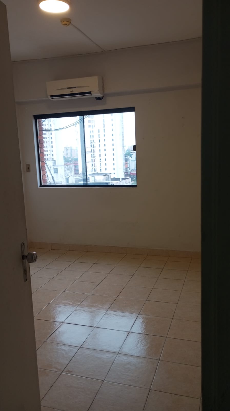 ALQUILO DEPTO AMPLIO EN PLENO CENTRO — foto 3