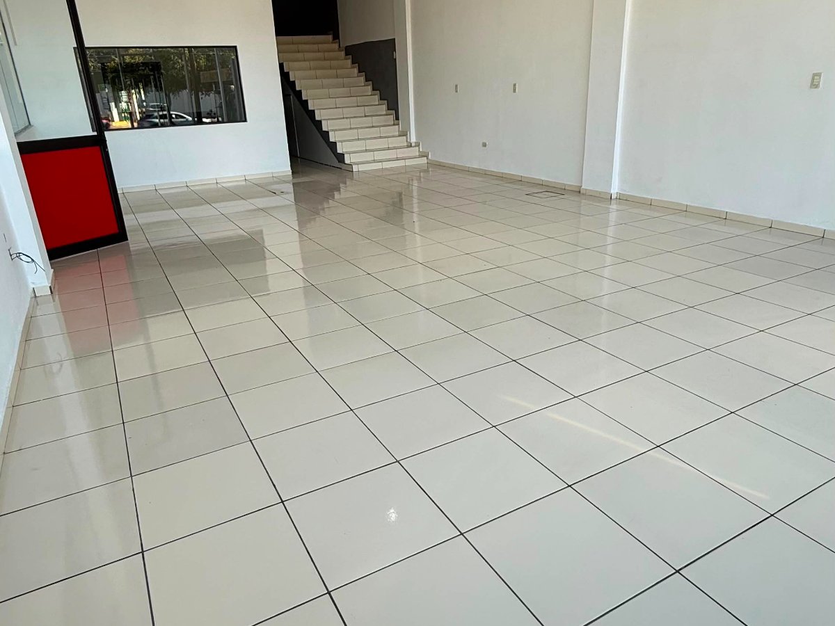 ALQUILO LOCAL COMERCIAL EN ENCARNACION — foto 3