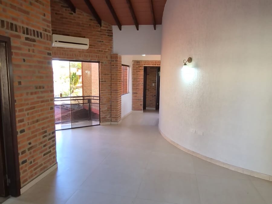 ALQUILO AMPLIA RESIDENCIA DE 4 HAB EN TERCER BARRIO, LUQUE — foto 3