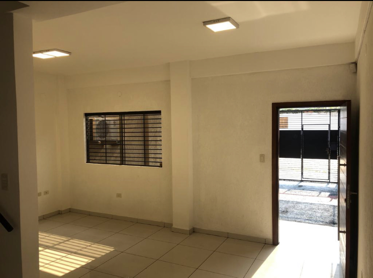 Duplex en en alquíler sin muebles zona Mburucuyá — foto 3