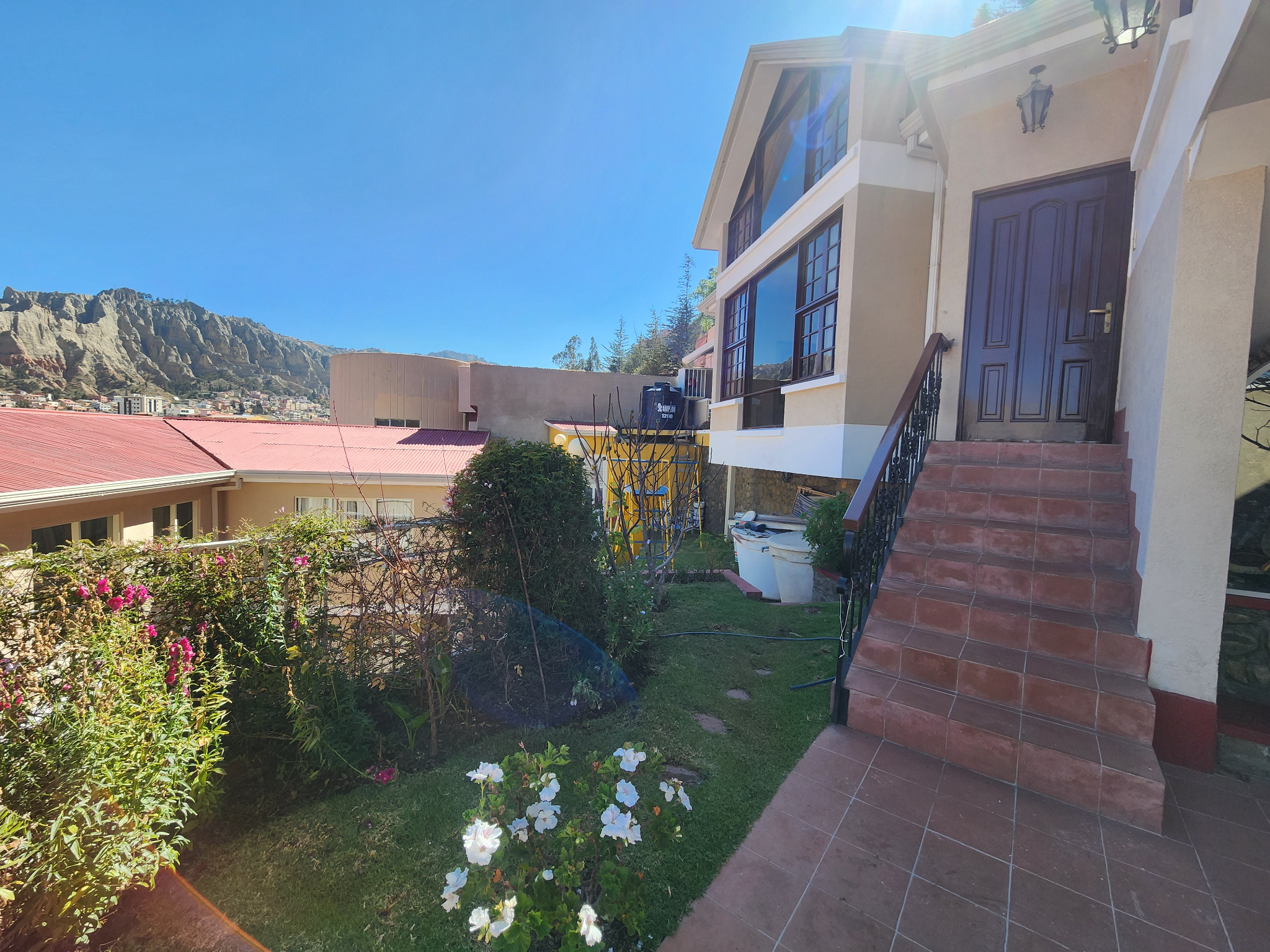 DEPARTAMENTO TIPO CASA EN ALQUILER, IRPAVI