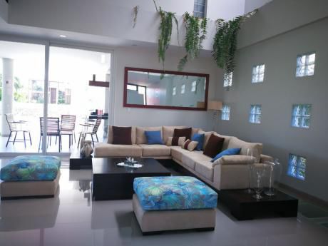Lujosa Casa En Venta En Colinas Del Urubo S1