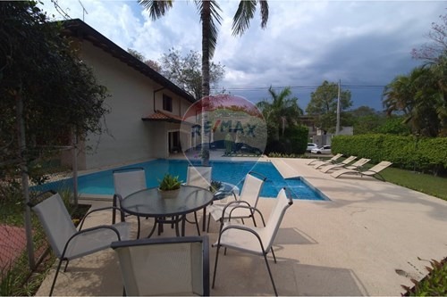 VENDO RESIDENCIA DE 1800 EN SAN BERNARDINO — foto 2